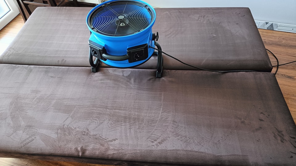 Pranie tapicerki meblowej zimą –suszenie wersalki po praniu w Krośnie po praniu przez Shaggy Clean